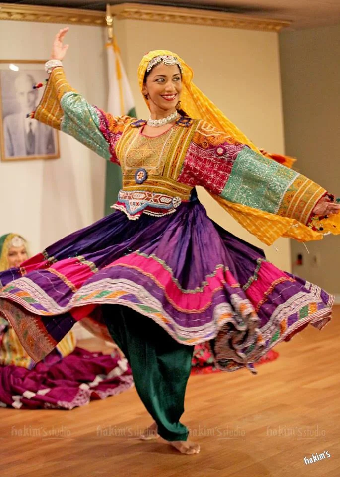 Sanam spinning Sindhi dance